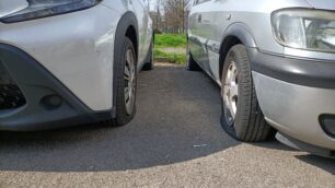 Monza auto vandalizzate via Monte Bianco