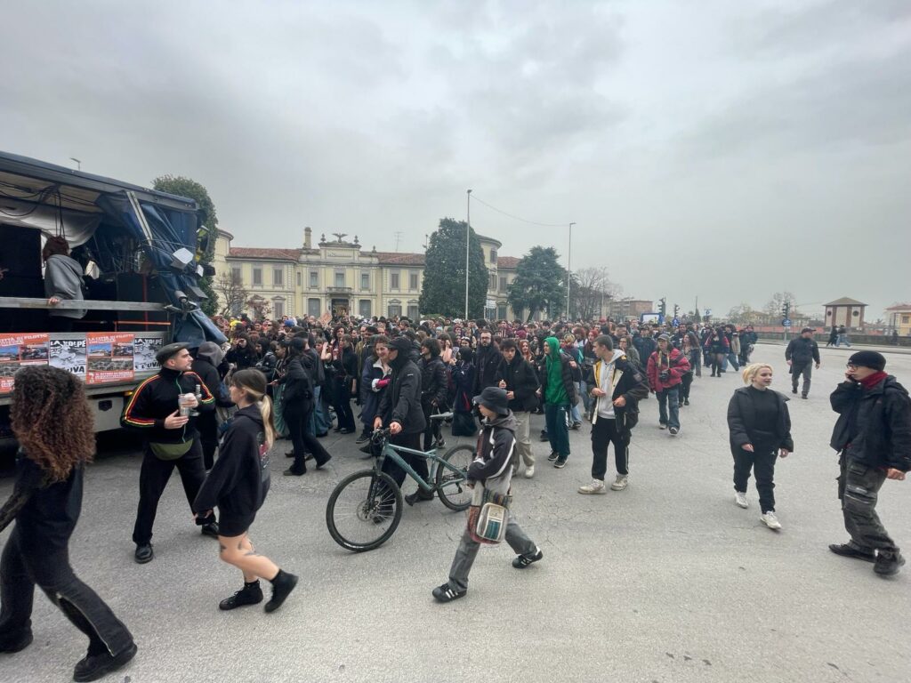 Il corteo della Foa Boccaccio a Monza del 30 marzo 2024