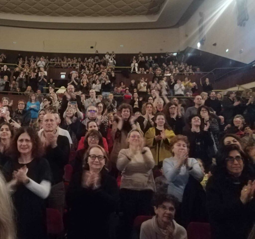 Il pubblico del teatro Manzoni di Monza