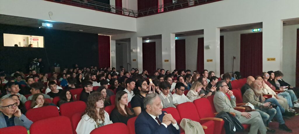 La manifestazione ha registrato 2.375 opere iscritte, meritandosi l'apprezzamento generale. Il presidente di Bcc Ruggero Redaelli, main sponsor, ha sottolineato il suo valore sociale