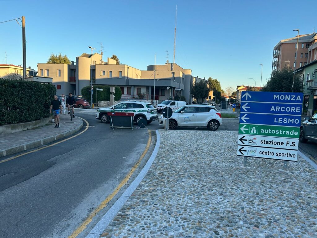 Biassono buco via Cesana e Villa