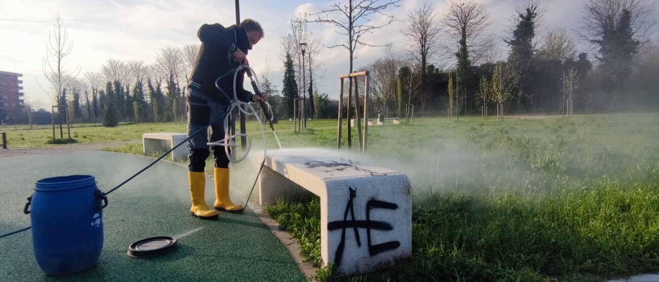 Monza pulizia parco giochi via Gallarana