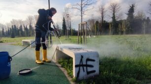 Monza pulizia parco giochi via Gallarana