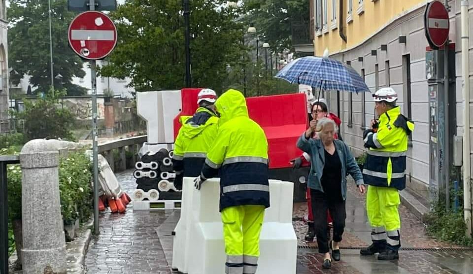 Monza allerta meteo via Aliprandi barriere
