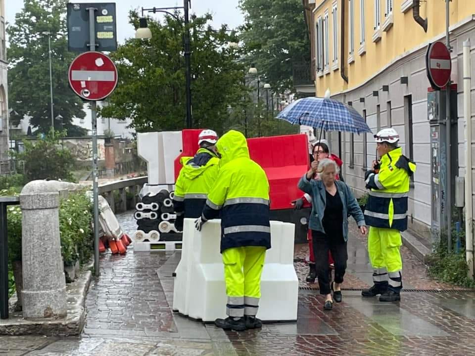 Monza allerta meteo via Aliprandi barriere