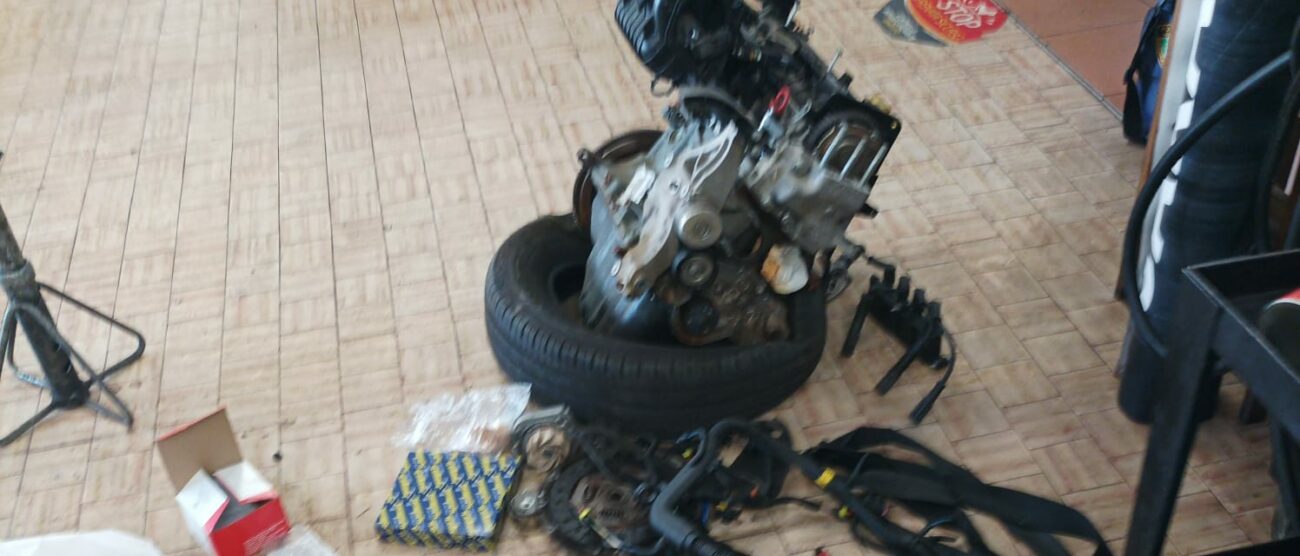 Materiale sequestrato nell'officina abusiva di Monza