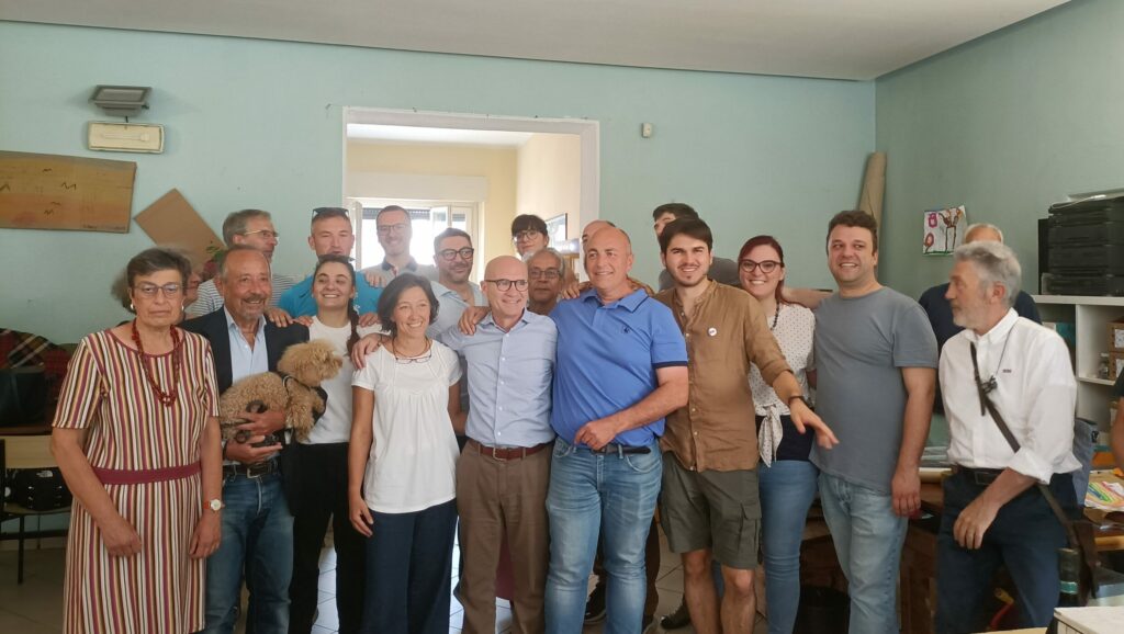 Villasanta il nuovo sindaco Lorenzo Galli festeggia la vittoria