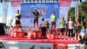Federico Murero sul primo gradino podio Deejay Tri 2024