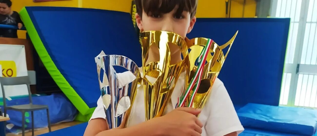 Tommaso Arienti con i suoi trofei