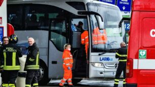L'incidente tra auto e pullman a Lissone in Valassina
