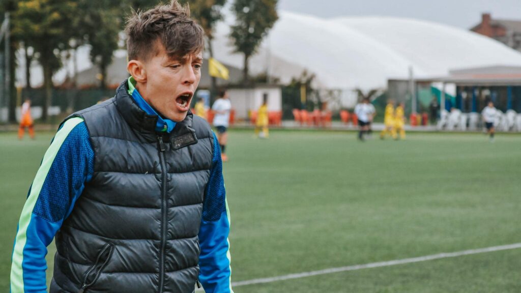 Calcio Monica Iustoni sulla panchina del Lecco - foto dal profilo Facebook