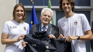 Olimpiadi Parigi 2024 Il Presidente della Repubblica Sergio Mattarella in occasione della visita al Villaggio Olimpico e dell'incontro con la delegazione italiana: con Arianna Errigo e Gianmarco Gimbo Tamberi - foto Quirinale