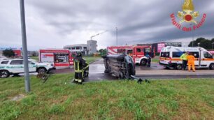 Giussano incidente ribaltamento - foto Vigili del fuoco