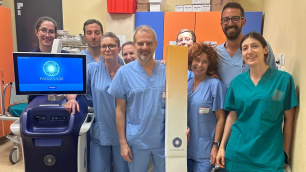 Irccs San Gerardo Monza Giovanni Rovaris, Direttore della Struttura semplice di Elettrofisiologia, Interventistica, al centro della foto con il suo gruppo