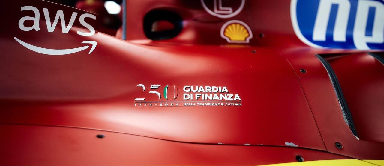 La Guardia di Finanza sfreccia sulla Ferrari: sticker sulla SF-24 per i 250  anni del Corpo - Il Cittadino di Monza e Brianza