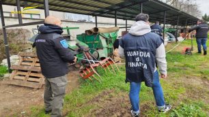 Varedo Triuggio Gdf I finanzieri in una delle aree sequestrate