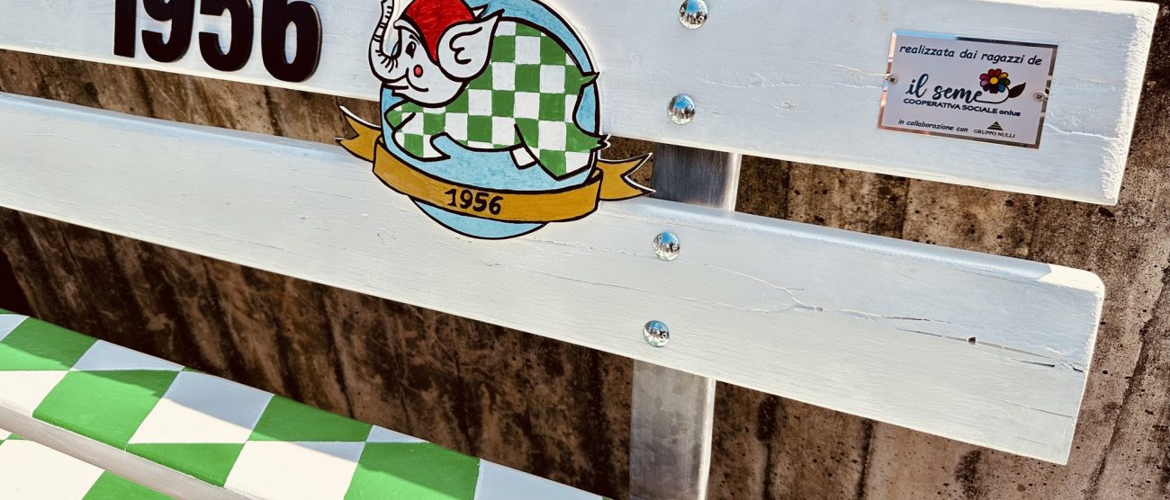 Lazzate: la panchina della Coop Il Seme dedicata al Motoclub