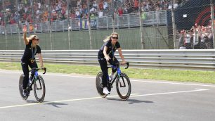 F1 Gp Italia 2024 Monza Consonni e Guazzini, medaglie olimpiche nel ciclismo - foto Fabrizio Radaelli