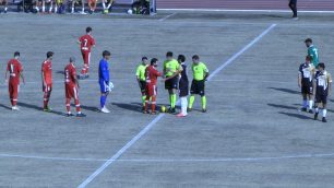 Calcio Ecellenza inizio match Meda maglia rossa e Sestese