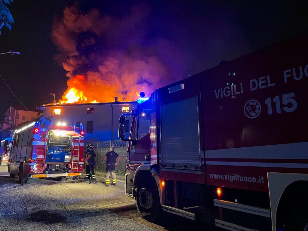 Incendio tetto Giussano