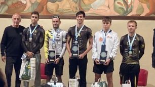 Lissone Triathlon al centro Federico Murero alla sua destra Elia Finazzo alla sua sinistra Simone Ceddia