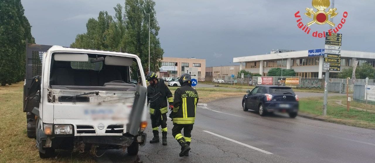 Monza incidente mortale camion in viale Stucchi - foto Vigili del fuoco