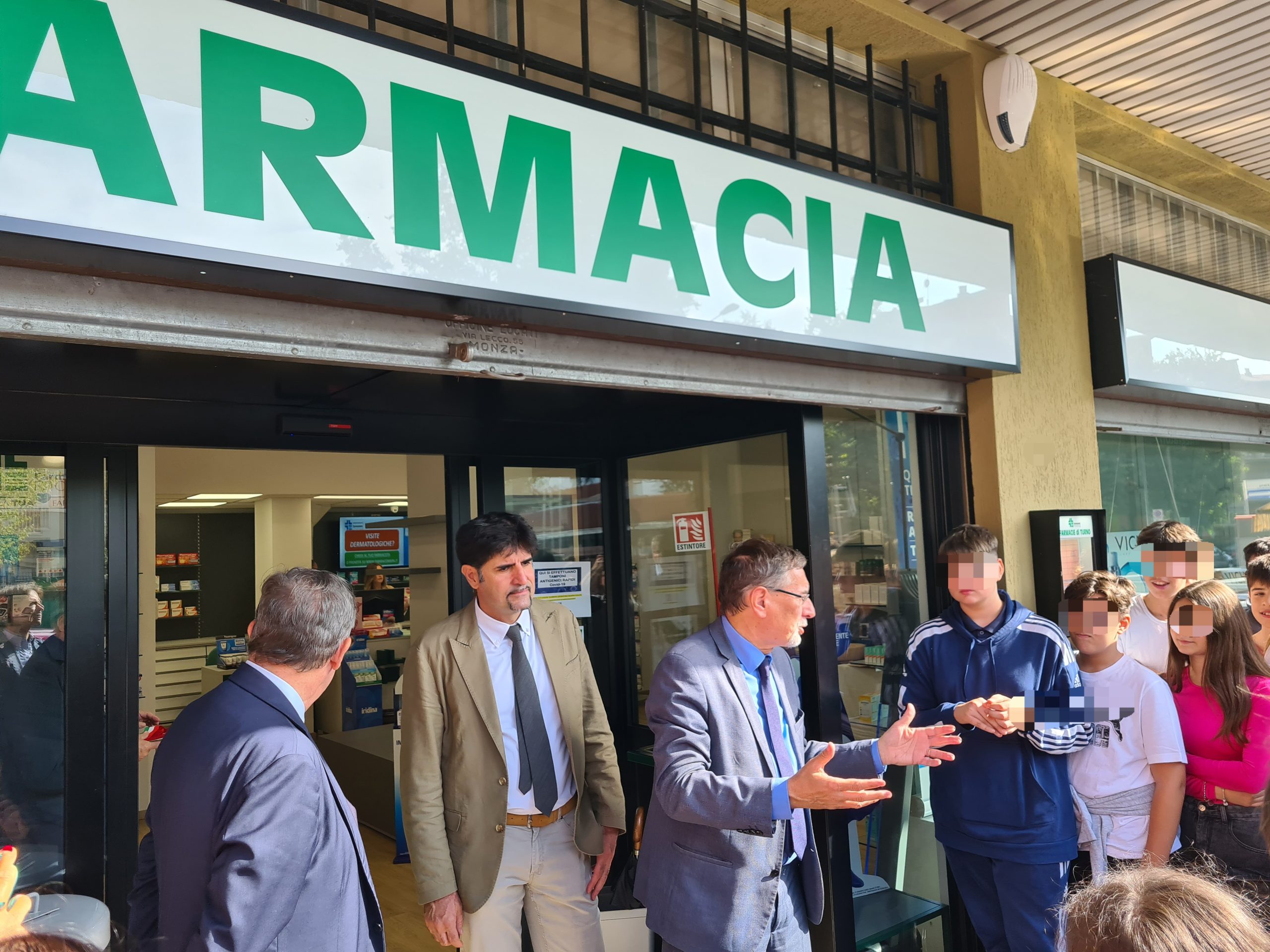Monza nuova farmacia via Luca della Robbia Farmacom
