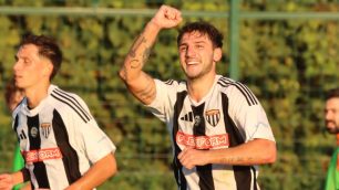 Calcio Eccellenza Samuele Calmi festeggia dopo il gol