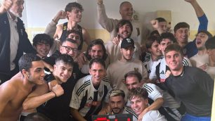 Calcio Eccellenza giocatori del Meda in festa dopo il 4-0 sul Base 96
