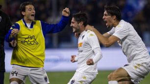 Calcio Renate esplode la gioia di Stefano Mazzarani dopo il goal al Lecco