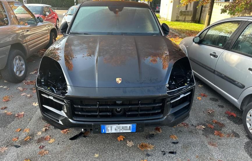 Concorezzo auto Juantorena saccheggiata