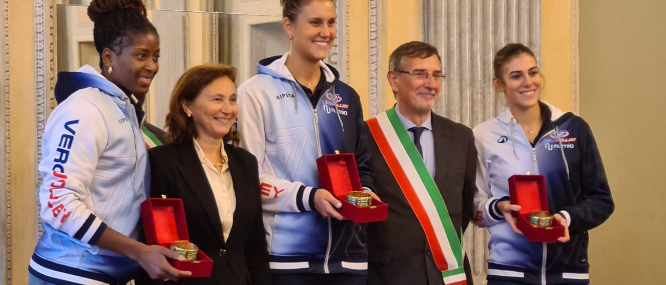 Pallavolo Azzurre oro olimpico premiazione Monza