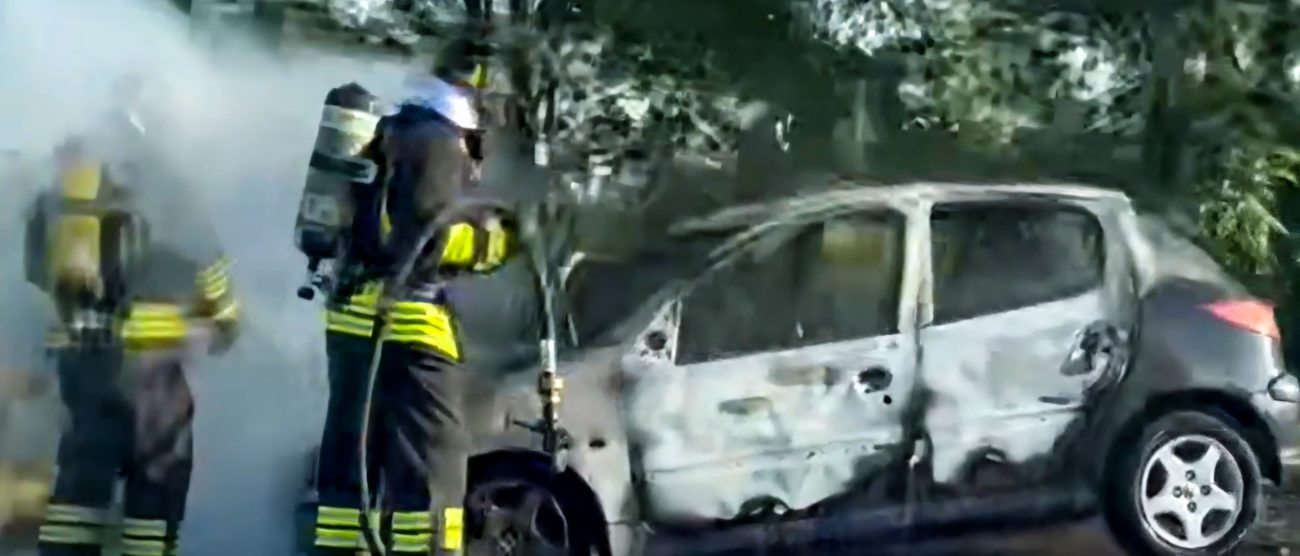 MIlano Meda auto a fuoco