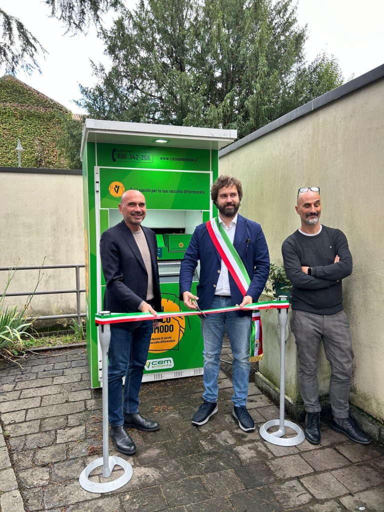 inaugurazione distributore sacchetti cem vimercate