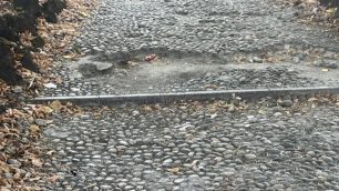 Monza la scalinata che porta alla stazione FS