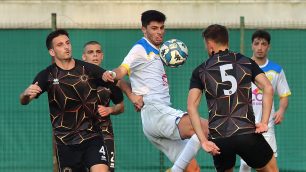 Calcio Eccellenza Una fase della partita Tribiano (maglia bianca) Leon