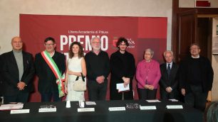 Premio Viviani a Nova Milanese: i vincitori con gli organizzatori