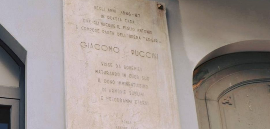 Monza la targa in corso Milano che indica dove visse Giacomo Puccini