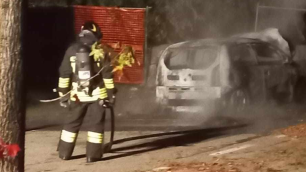 Varedo incendio auto
