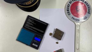 L'hashish sequestrato dalla polizia locale di Paderno Dugnano