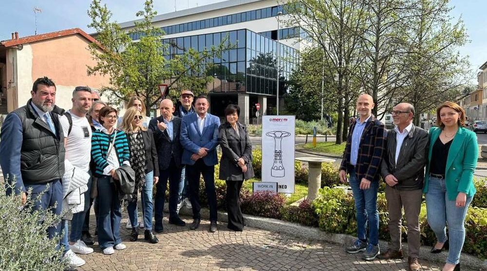 Lissone foto alla posa simbolica del monumento per vittime del Covid