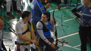 Seveso Tiro Arco Tanya Giaccheri in pedana prima del tiro