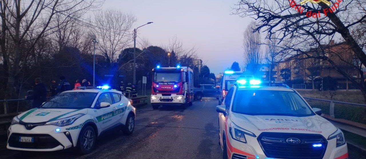 Seveso soccorso donna torrente - foto Vigili del fuoco