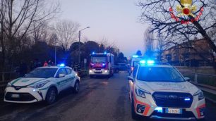 Seveso soccorso donna torrente - foto Vigili del fuoco