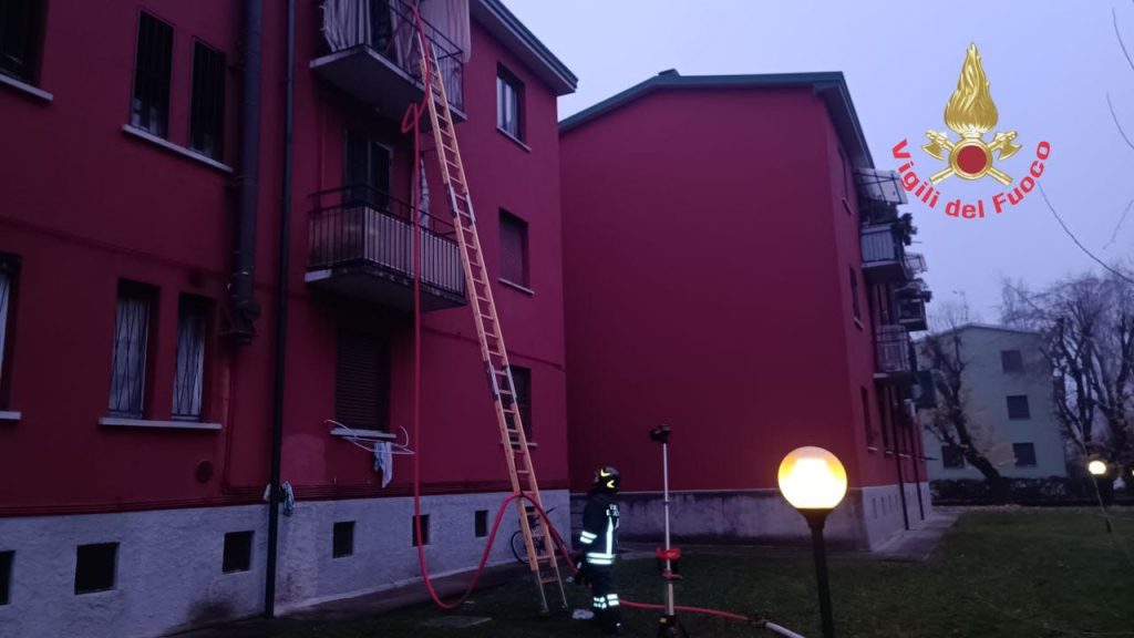 Il luogo dell'incendio a Monza