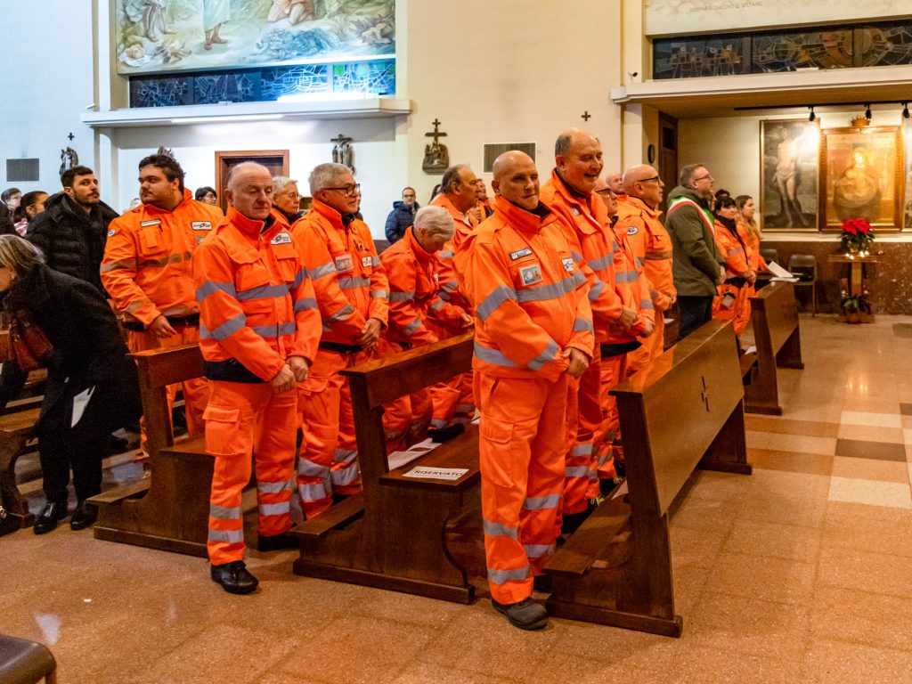 L'inaugurazione del nuovo mezzo della Croce bianca di Giussano