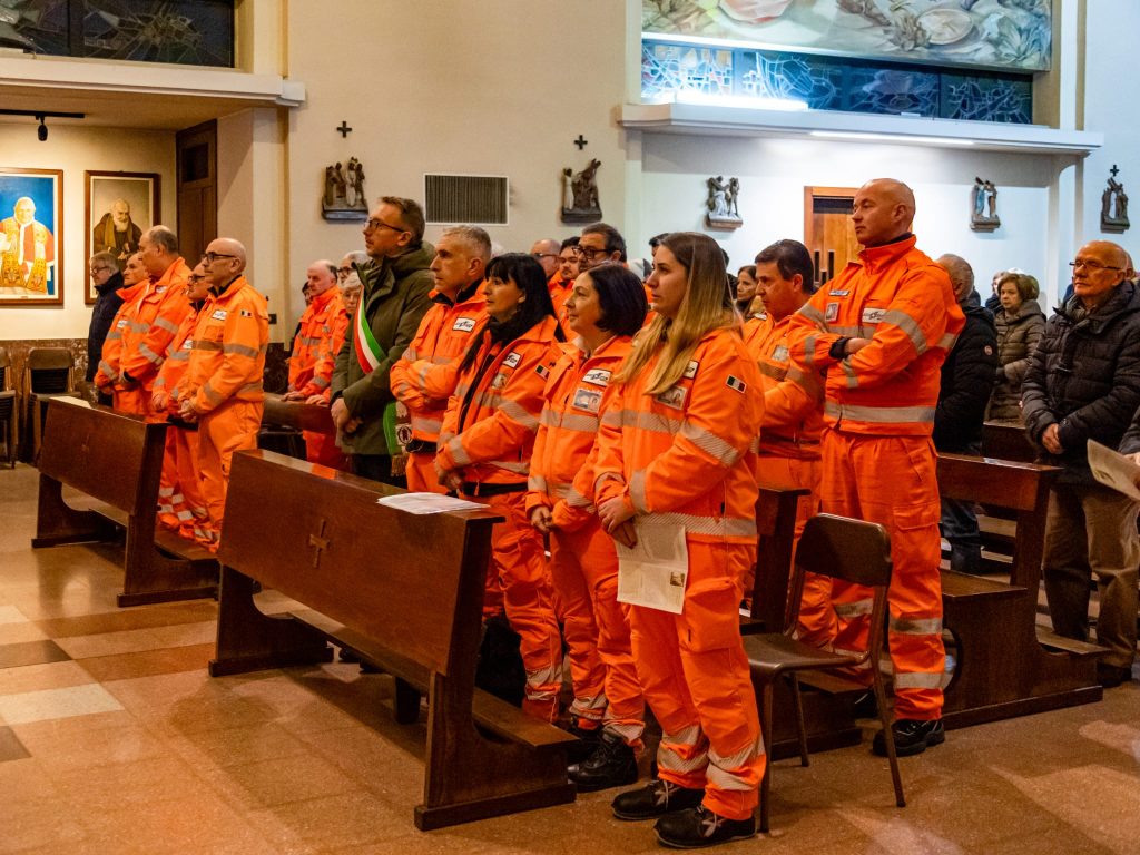 L'inaugurazione del nuovo mezzo della Croce bianca di Giussano