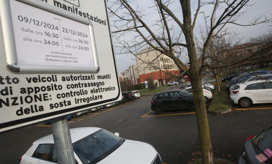 Monza parcheggi gialli zona stadio