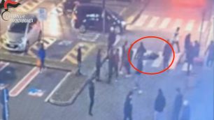 Aggressione Macherio screenshot da video carabinieri
