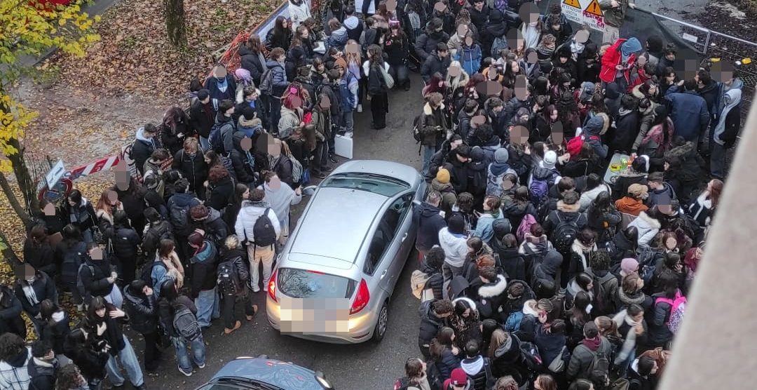 Monza mobilitazione studenti liceo Valentini